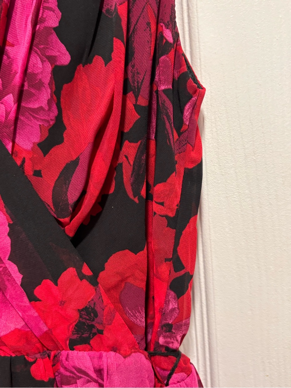 🩵🌷Donna Ricco Black Dress with Red and Pink Floral Print - Picture 5 of 10